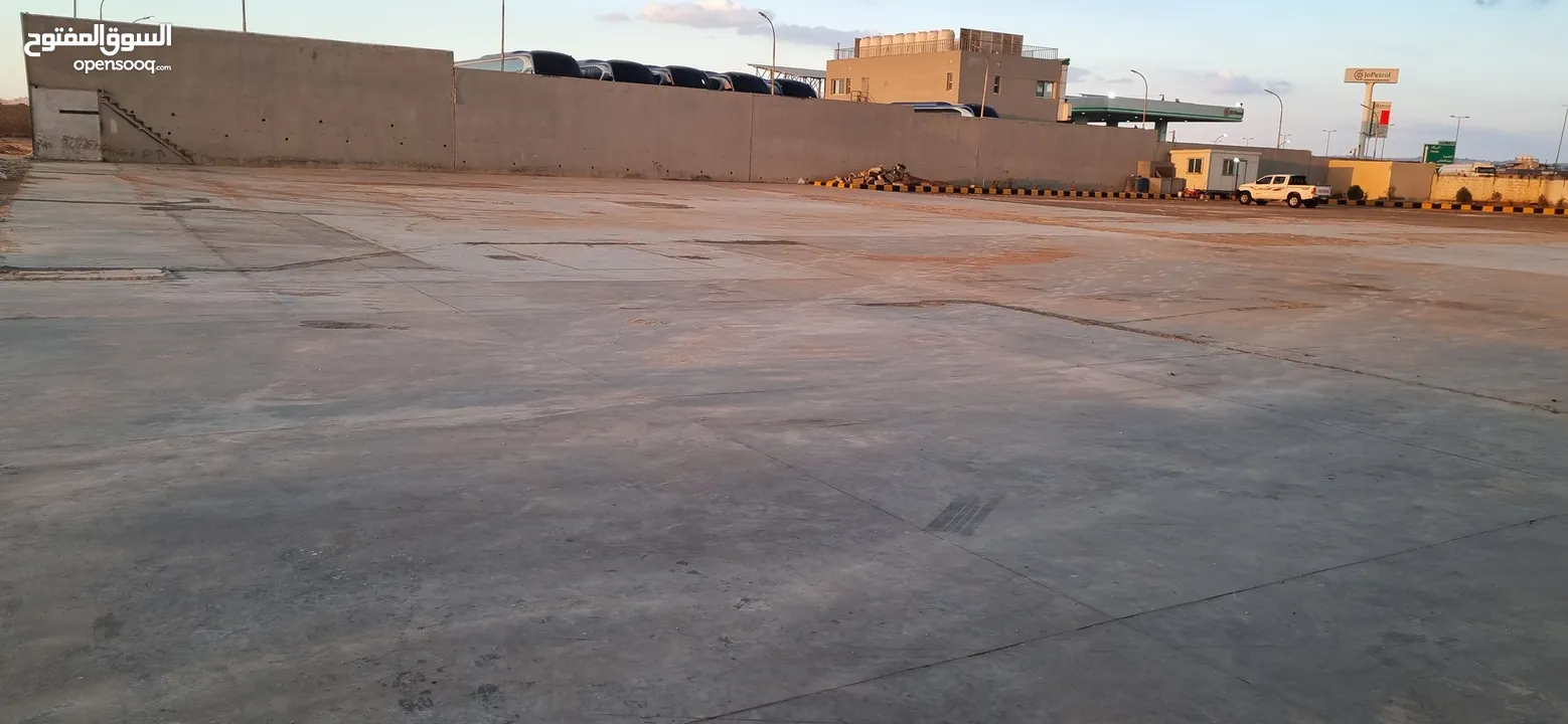 ارض استثمارية للايجار حاصلة على ترخيص تجاري
