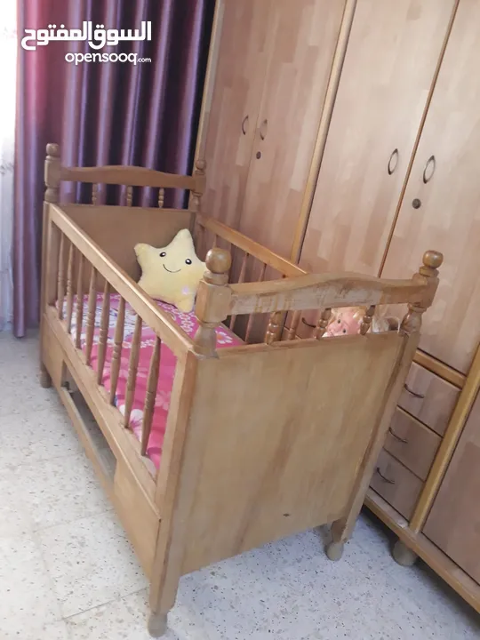 تخت أطفال زان بالكامل للبيع إلى عمر 5 سنوات......... ...............................................