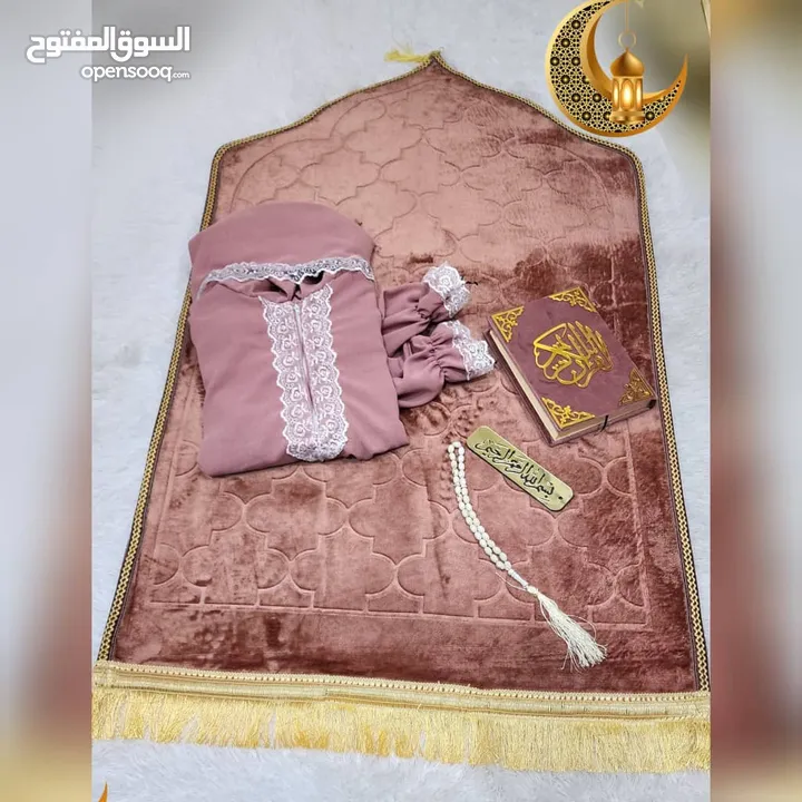 طقم الصلاه سجادةصلاه اسفنجيه معا طرحة وروب صلاه ومصحف مغلف معا فاصلة المصحف الڪريم والمسبحه