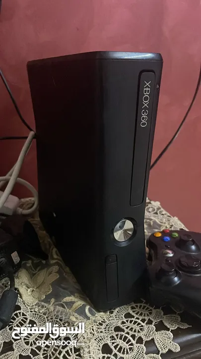 جهاز اكسبوكس 360 مهكر مع يد تحكم واحده مع شاشة فل اتش دي 32 بوصة من نوع شارب بسعر600