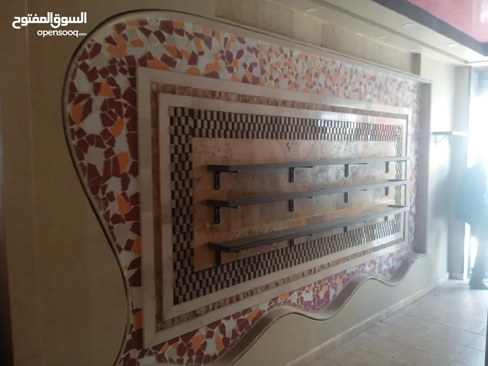 محل اللبيع و  للايجار في منطقه وادي صقره مساحه المحل 25 تحت و 25 فوق طابقين وحمام ومطبخ