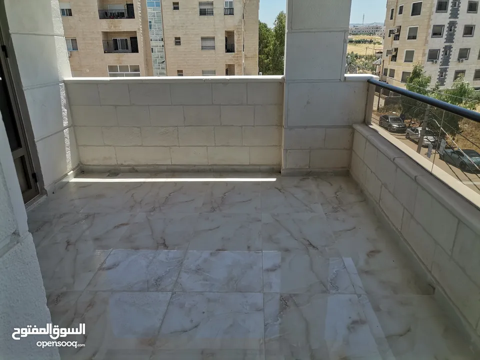 شقه فخمه 205م ثالث فني للبيع جنوب حدائق الملك عبدالله وخلف اربد مول قراند