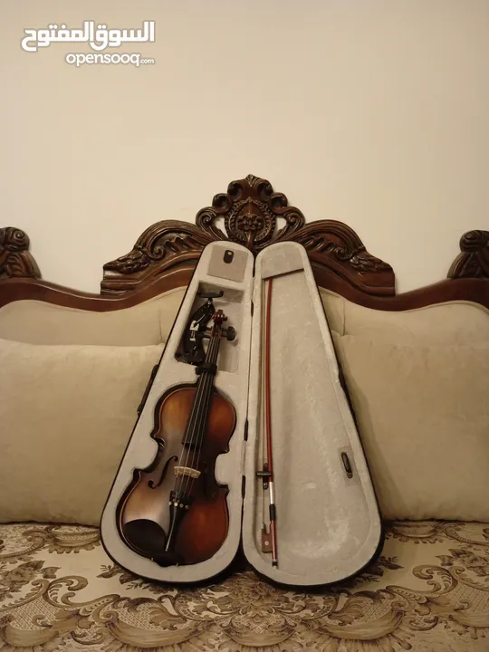 كمان ساندنر (Sandner) بحالة ممتازة مع جميع مستلزماته.