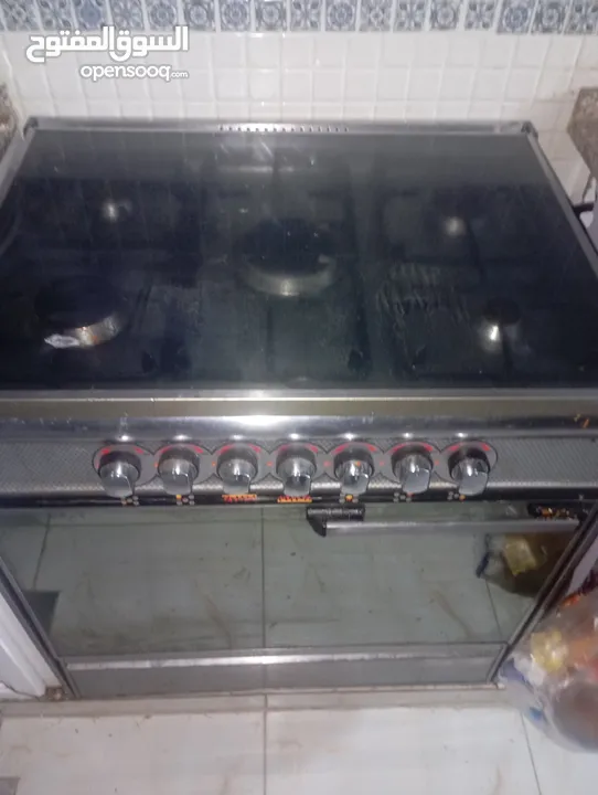 غاز 5 عيون +فرن+بربيش وساعه بحالة ممتازة جداً