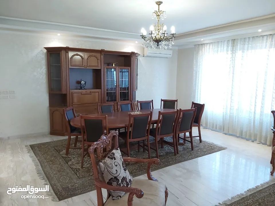 شقة طابقية مفروشة للايجار اربع غرف نوم في الرابية 350 متر
