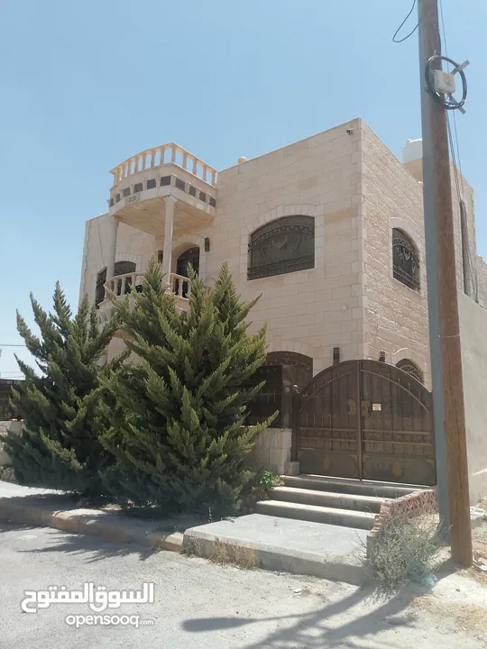 منزل طابقين مستقل, للبيع كاش  في  صالحية العابد - ماركا الجنوبية - ذات اطلاله جميلة و نسيم معتدل