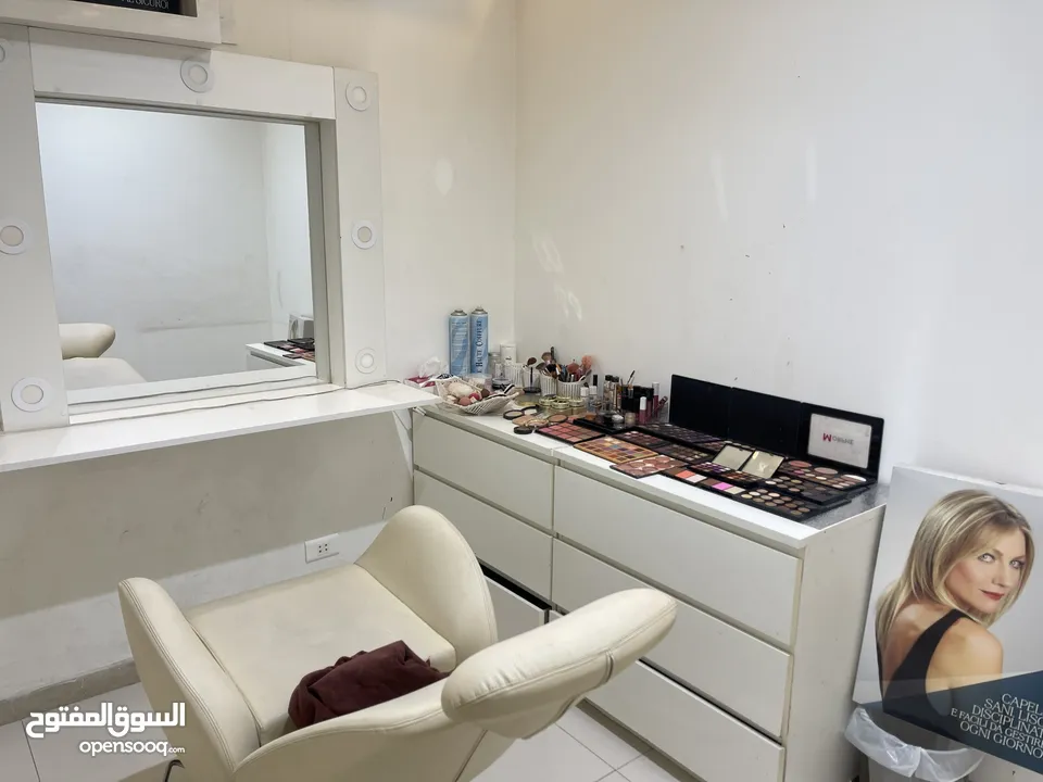 صالون سيدات للبيع مقابل جامعة الاميرة سمية وبالقرب من الجامعة الأردنية