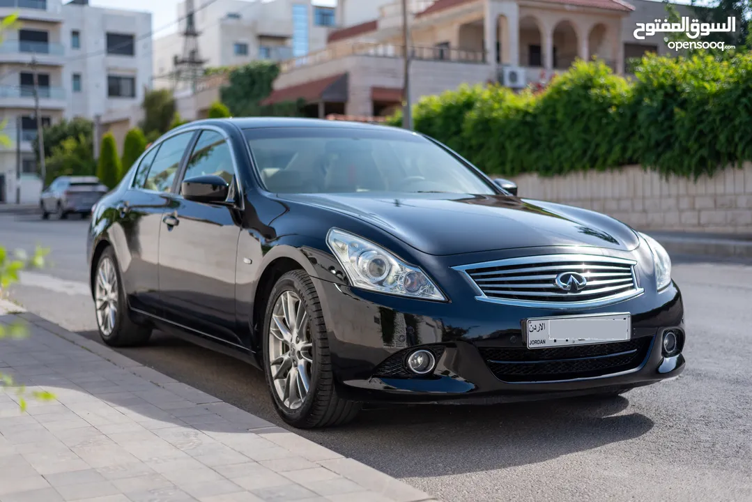 إنفينيتي G37 موديل 2012 - 4 جيد - سيارة رياضية مع محرك V6 3.7L