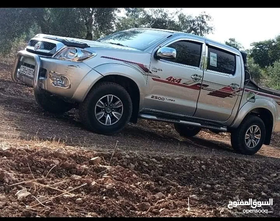 بكم تويوتا هايلوكس 4×4 موديل 2011