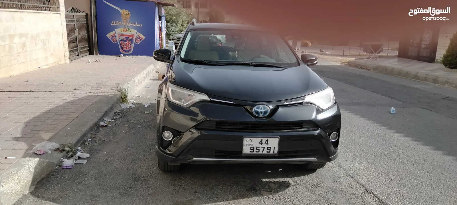 TOYOTA RAV4 XLE 2017  سبعة جيد . الدهان الاصلي . فتحة ثلاث حركات. صيانة حديثة