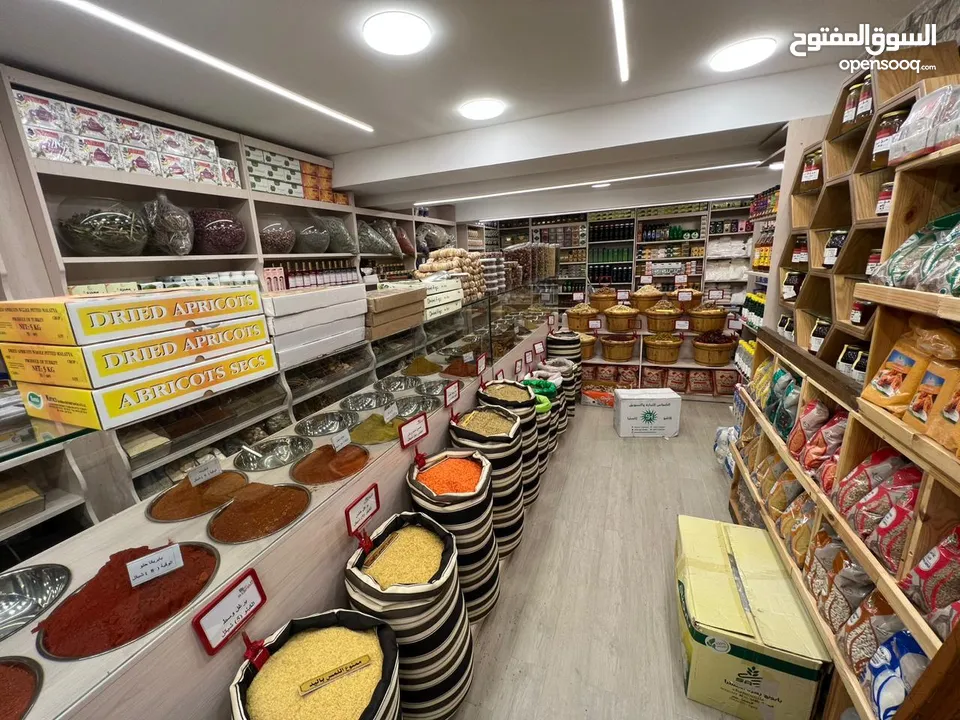 ديكور محل عطارة وماكينة قهوة شبه جديدة