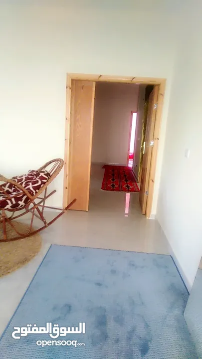 بيت مستقل وقوشان مستقل بناء حديث واجهتين حجر