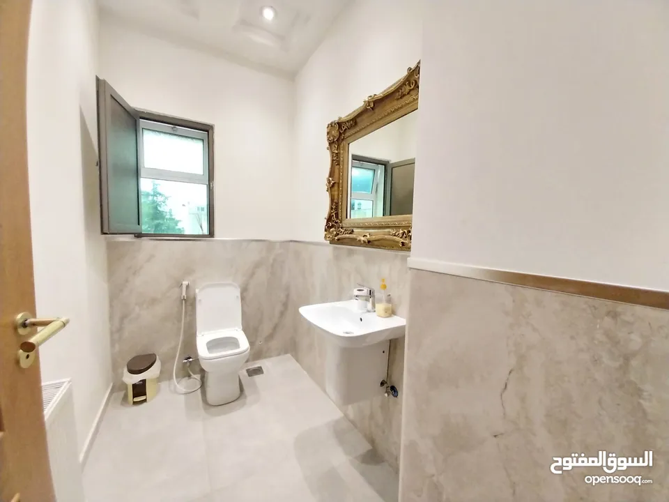 شقة غير مفروشة للإيجار 300م2 ( Property 19257 )-174965400