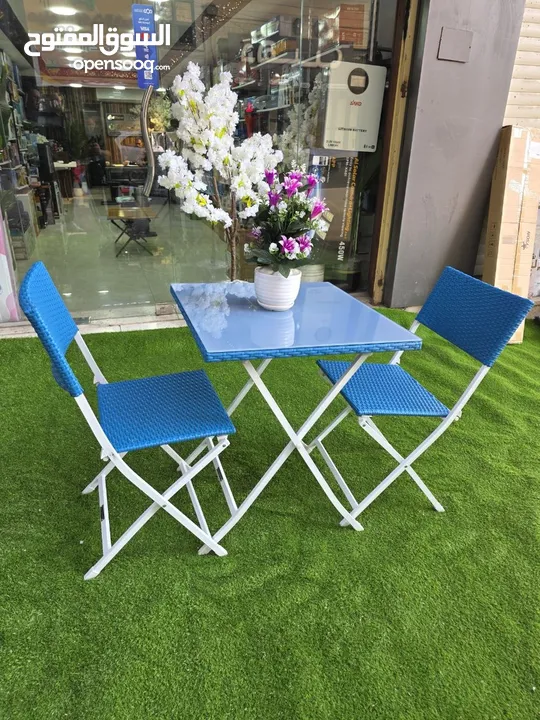 طقم الجلسة الخارجية الأنيق... طاولة مع كرسي عدد 2  حضّر قهوتك واستمتع طقم عملي، خفيف، ثابت، وبيلف .