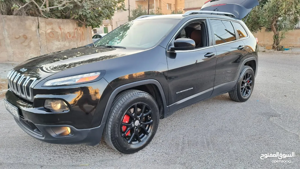جيب شيروكي 2015 sport & Black Edition  كرت ابيض ماتور اقتصادي