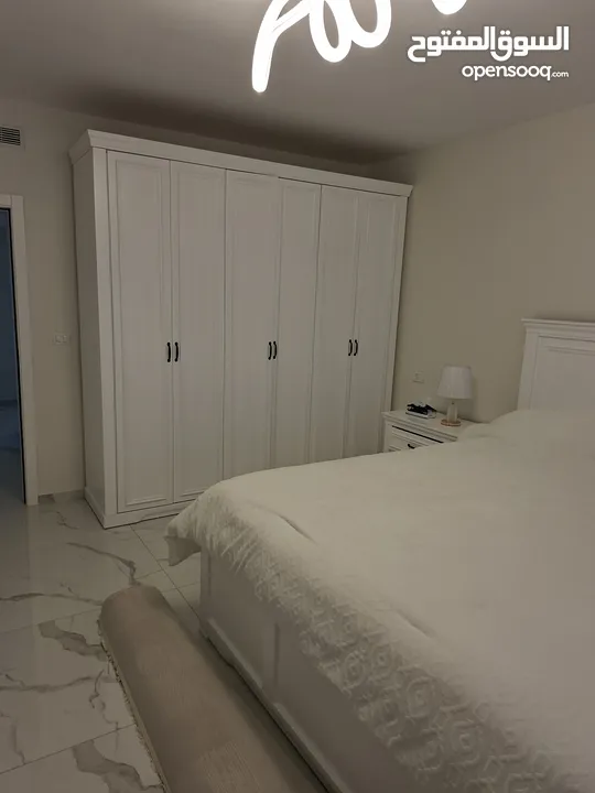الشقة سوبر دولكس لم تسكن من قبل فرش جديد مع المالك مباشرة