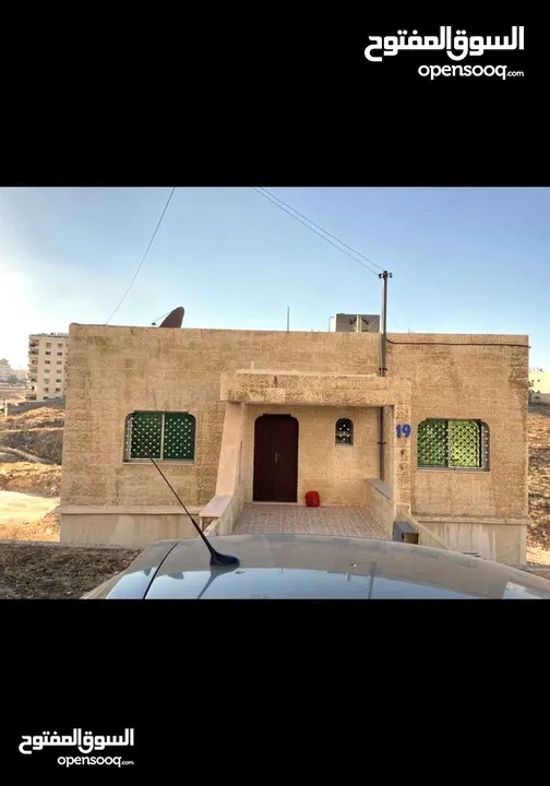 منزل مستقل في الهاشمي الشمالي مساحة الارض 500 متر شارع نعيم بن عبد الله  امتداد شارع فيلادلفيا