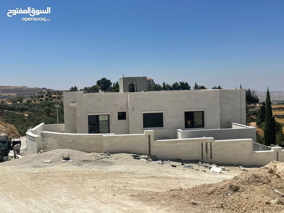 فيلا قيد التشطيب وبسعر مغري للجادين فقط