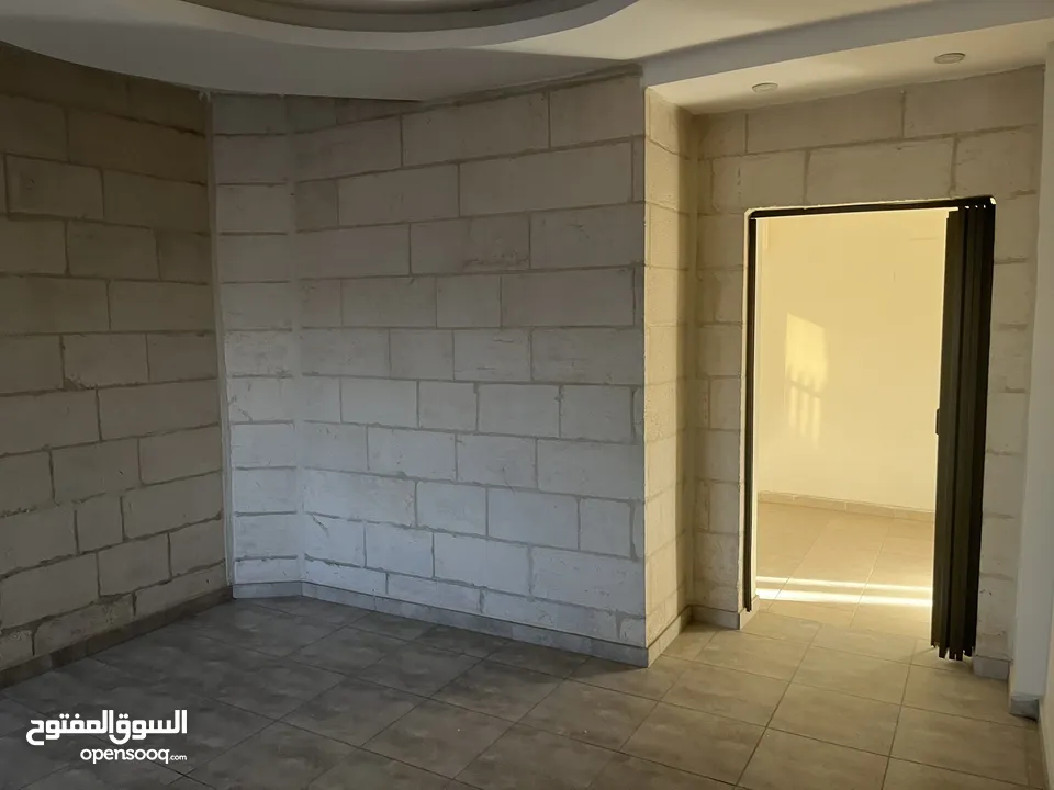 شقة طابق رابع مع روف في شفا بدران بجانب مدرسة نجمة الفريد للبيع