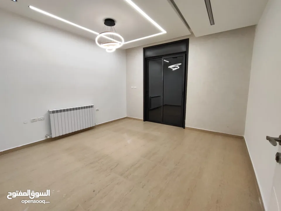 للايجار شقه طابقيه جزء من فيللا بجانب اوريدوو
