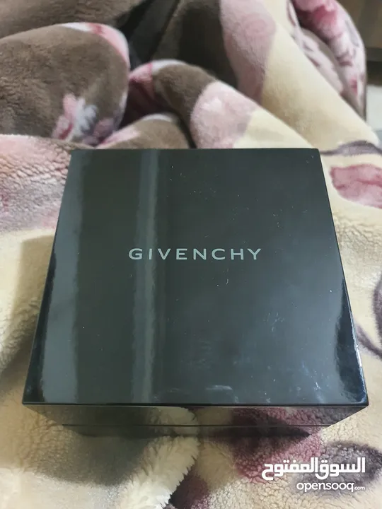 Givenchy  Five Shark Swiss Made جيفنشي صنع سويسري أصلية جديدة