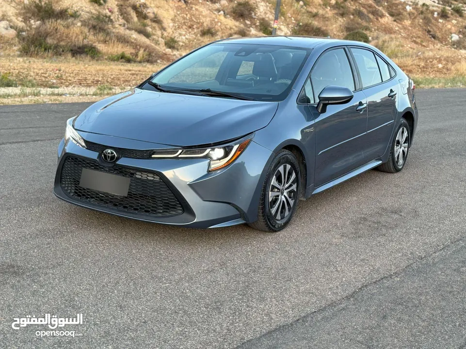 تويوتا كرولا هايبرد 2020 بحاله ممتازه ب 12800