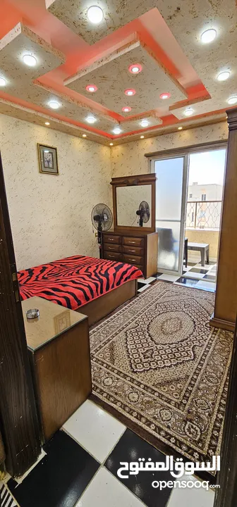 شقة مفروشة فاخرة للايجار مساحة 90 غرب شارع الجامعة ب 200م وشمال مسجد علياء التل