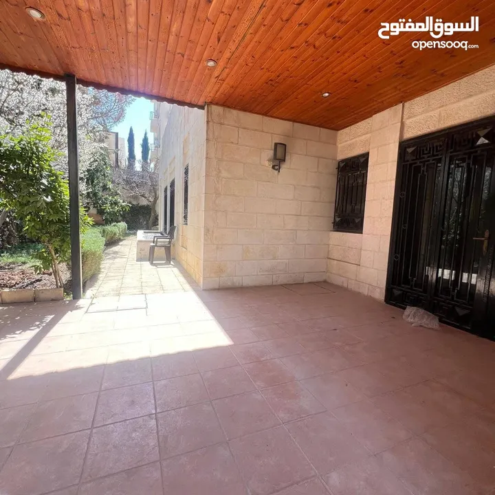 فيلا للبيع طريق المطار ضاحية النخيل