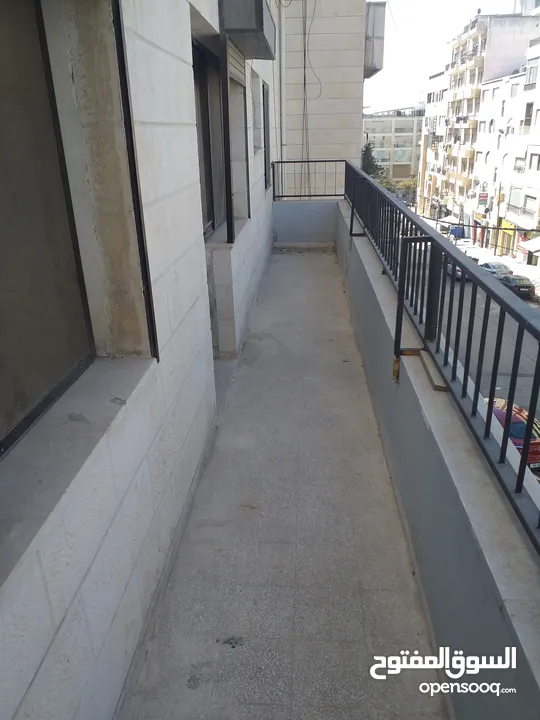 شقتين فارغات للاجار الشهري بالصويفيه سكن عائلات