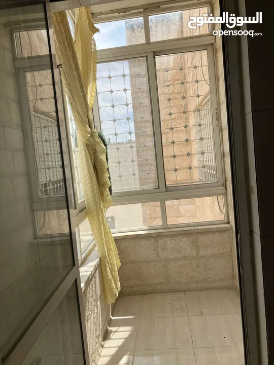 شقة فارغة - دير غبار - 3نوم 1ماستر - 200م - بلكونتين بإطلالــــه مميزة - قرب الخدمات - موقع هادئ