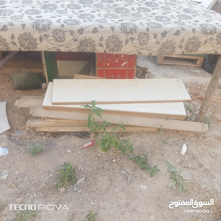 خشب وحطب زيتون  للبيع تقريبا 3طن للبيع