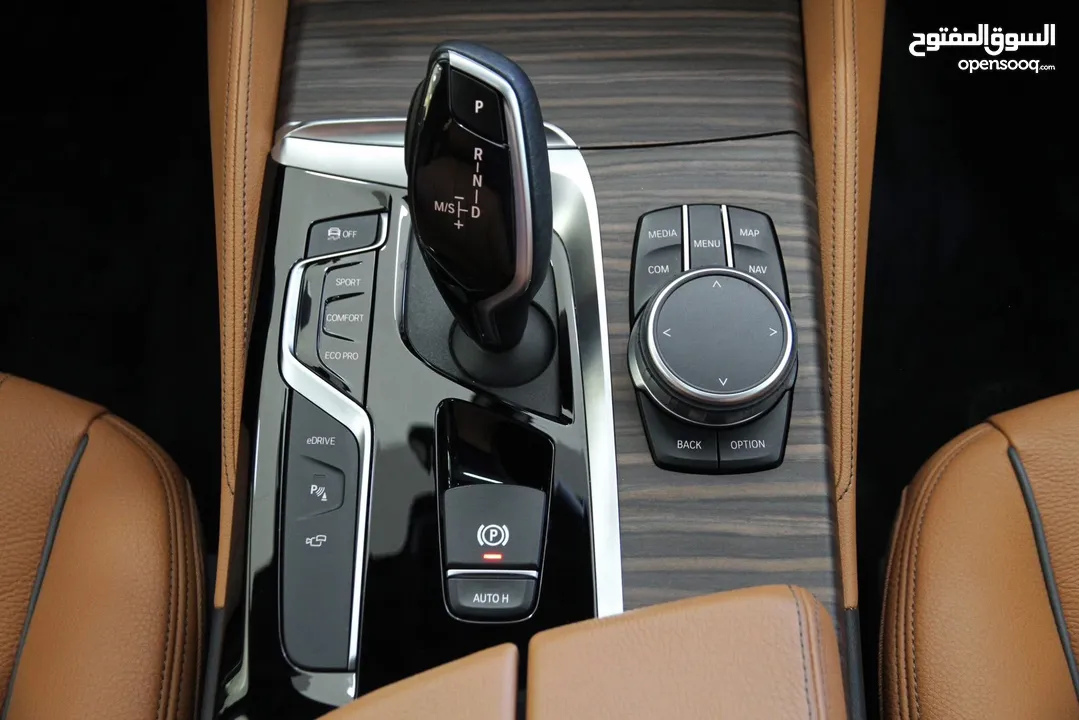 الفئة الخامسة  BMW 530e Luxury Line  موديل: 2019 قاطعة مسافة : 64.000 KM وارد الشركة ابو خضر