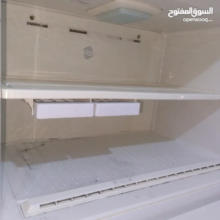 ثلاجه دايو نظيفه تبريد قوي و محترمه