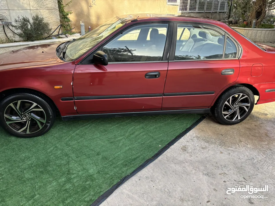 هوندا سيفيك تعتبر السياره في وضع جيد جدا من حيث حالتها القياديه  لا يوجد ضربات في الشصي