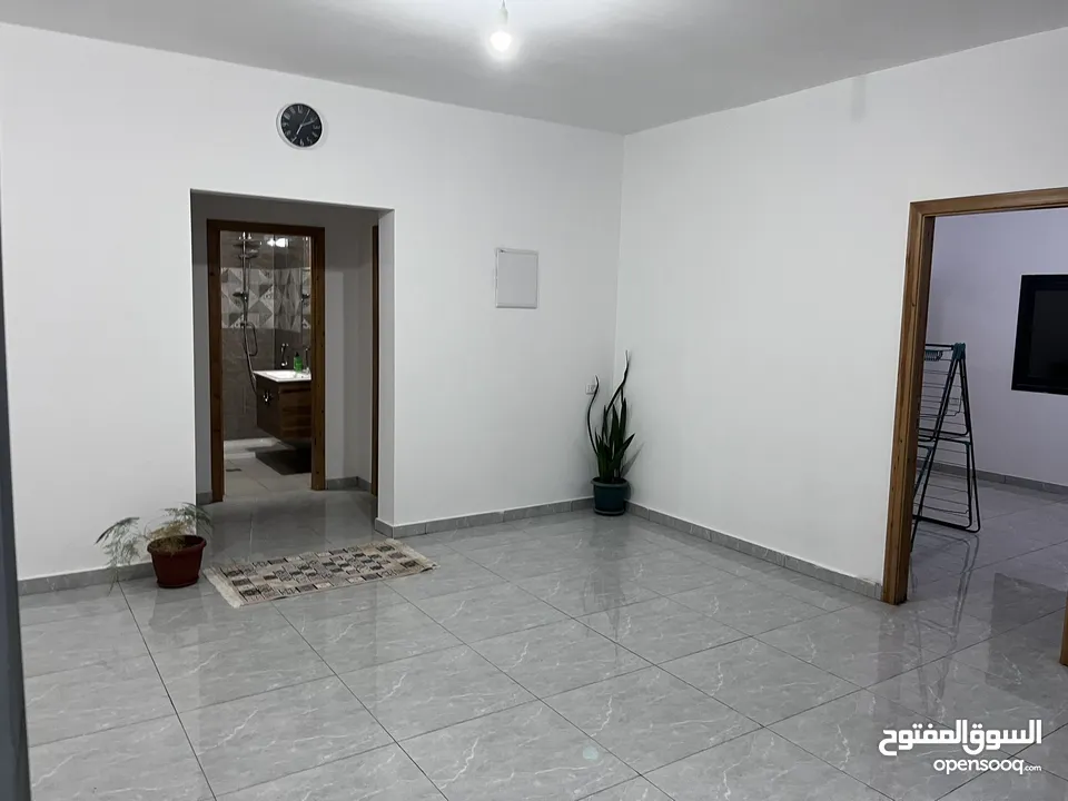 منزل مستقل مسور للبيع مع حديقة