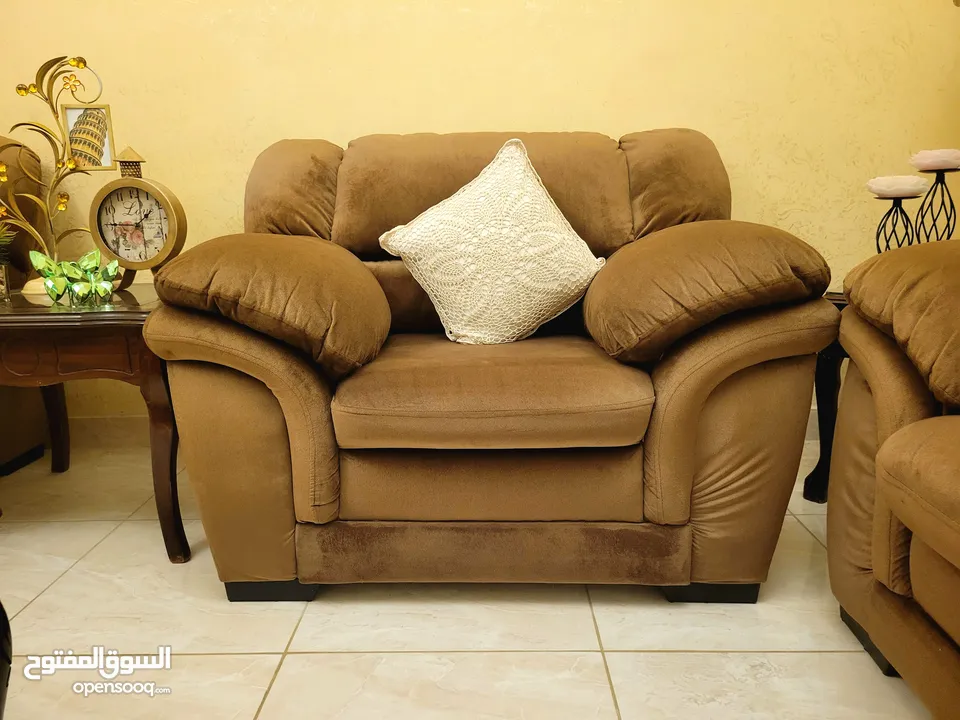 للبيع طقم كنب دب فاخر بسعر مغري