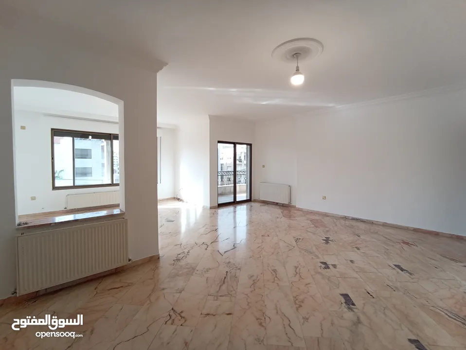 شقة غير مفروشة للإيجار 300م2 ( Property 19203 )-174847862