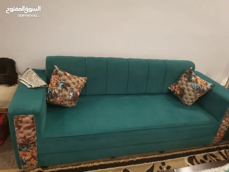 طقم كنب مستعمل نظيف جدا بحاله الوكاله مميز استخدام بسيط جدا للبيع أو البدل