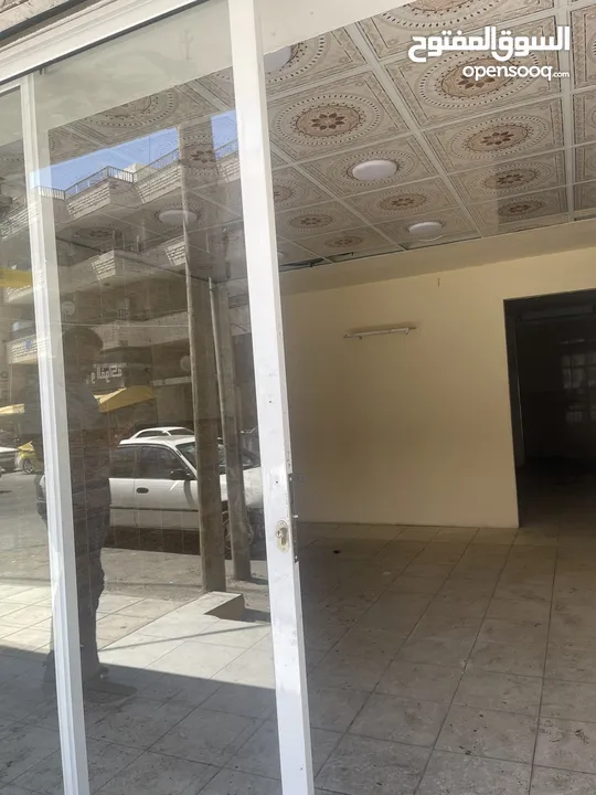 محل للايجاررصويلح شارع الاميرة رايه مبلط ونظيف يصلح لكافة المهن على الشارع العام بعددالاحوال