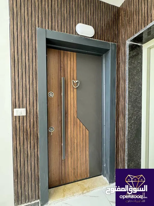 طابق اخير مع روف دوبلكس فاخر لم يسكن لقطه وبسعر مغري جدا عرض خاص ع اخر شقة أرقى مناطق جبيهة ام زويتن