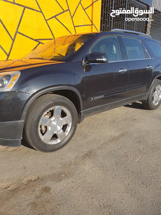 2008 gmc acadia black color awd 3.6 ltr well.maintained