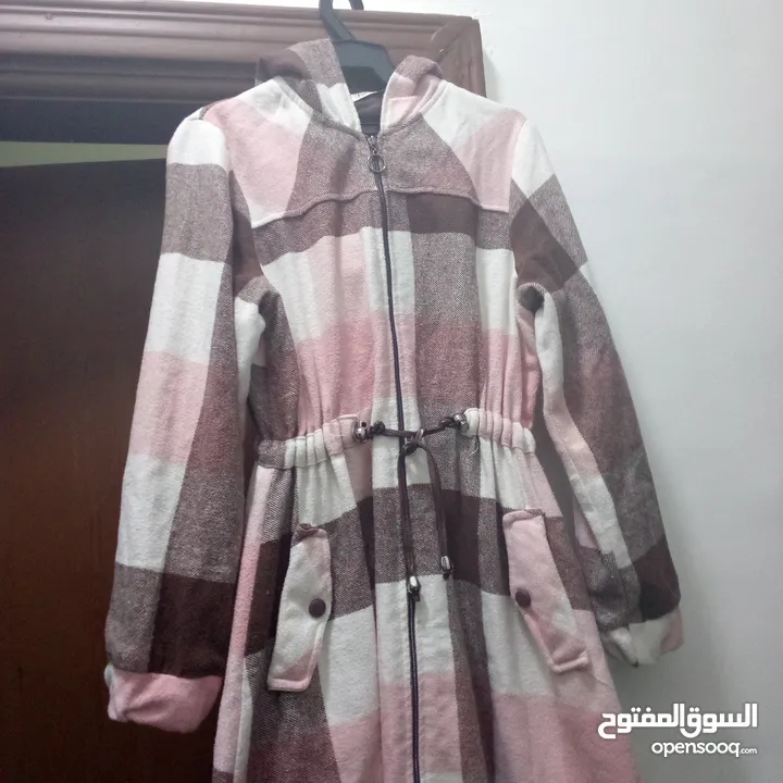 فساتين ستاتي بتلبس مقاس 38//40 سعر القطعه 4 دنانير وخصم على كل الكميه