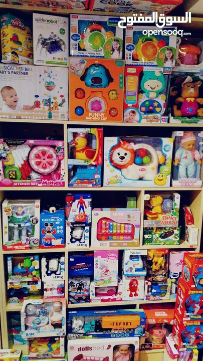 مكتبة مميزة للبيع مع البضاعة الدوار السابع