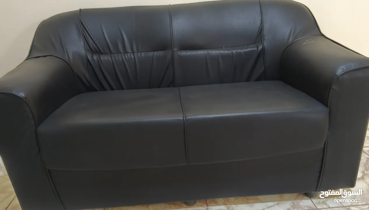 اثاث مكتبي كامل بحالة جيدة للبيع