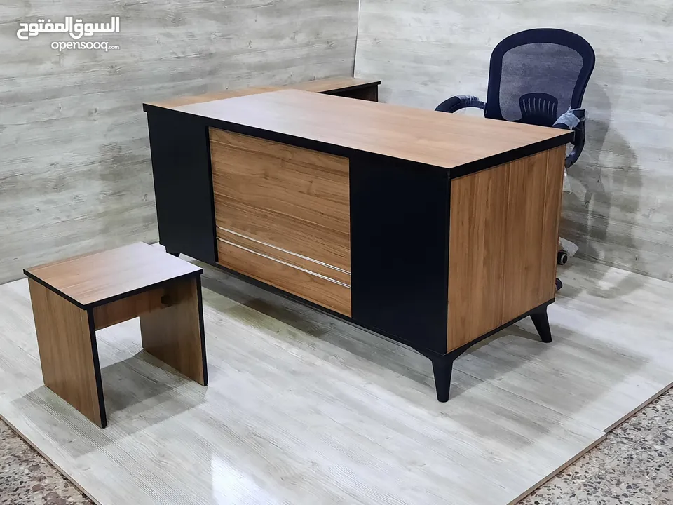 اثاث مكتبي مكتب مدير بعدة الوان بسعر خيالي مع جانبية بادراج وطاولة والتوصيل مجاني مكاتب ادارية