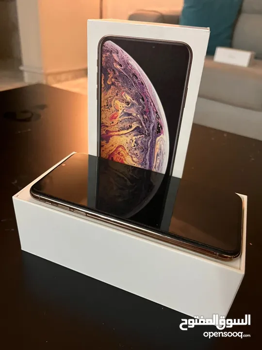 ايفون xs max للبيع بحالة الوكالة مع كرتونتو الاصلية