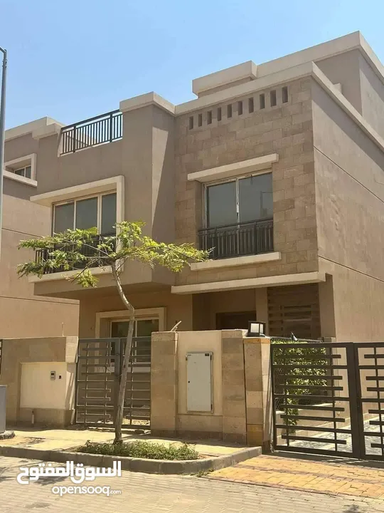 للبيع اخر Quatro villa ف اخر مرحله فيلات بكمبوند تاج سيتي امام المطار