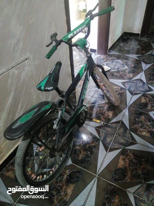 سلام عليكم يوجد بسكليت جنط عشرين نوع bmx اصلي تجميع امريكي البسكليت مافي اشي خربان كله جديد