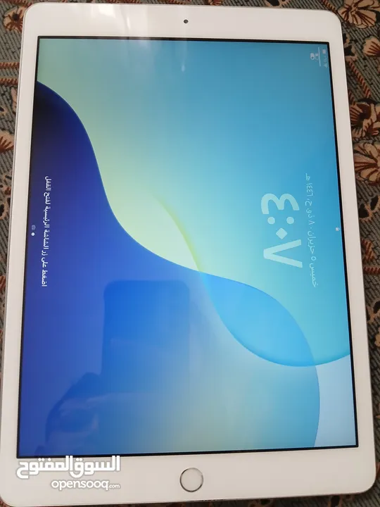 ايباد 8 مساحة 128 جيجا بايت لون سلفر فل نضافة غير مفكوك واستخدام خفيف  نوعا ما  iPad 8 128 gb