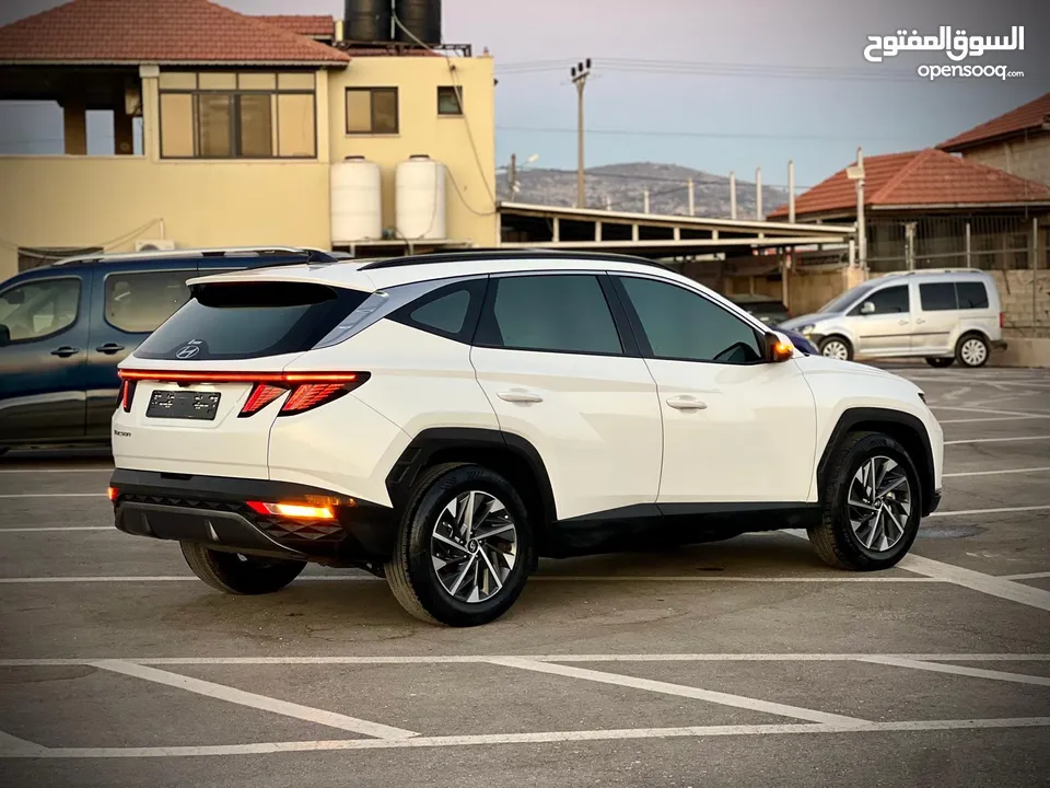هونداي توسان 2023/ فل الفل فتحة سقف بانوراما  2x4 ///240Hp بنزين + كهرباء  ( Haybrid) 1600cc